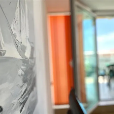 Julia Family - Menada *