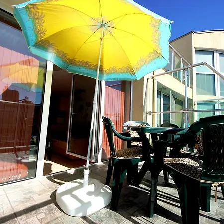 Julia Family - Menada Lejlighed *