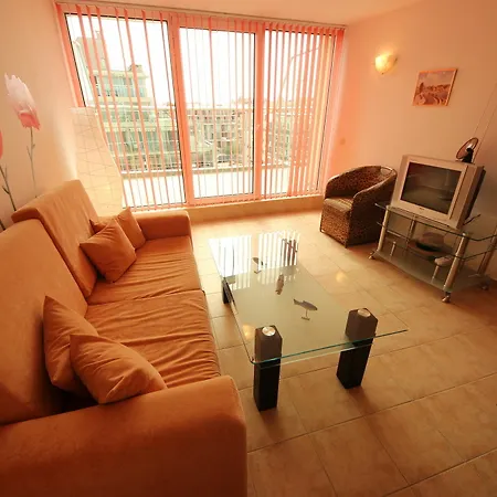 Julia Family - Menada *