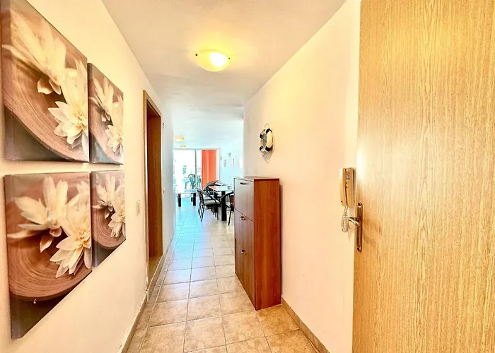 Julia Family - Menada サニービーチ