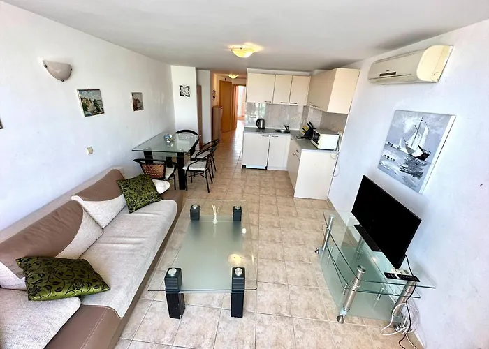 アパート Julia Family - Menada サニービーチ