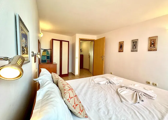 Julia Family - Menada アパート サニービーチ