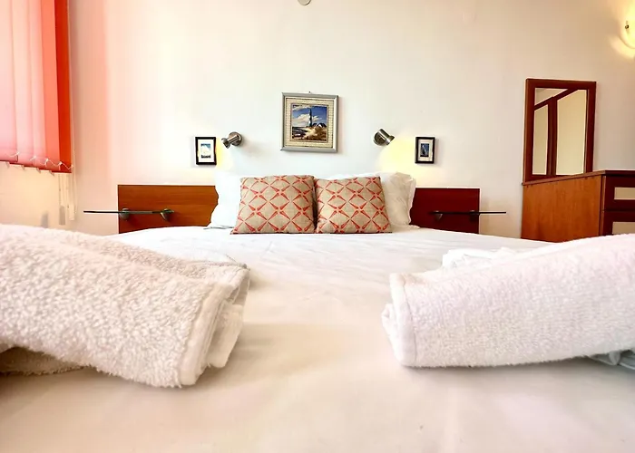 Julia Family - Menada