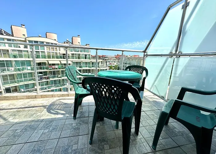 Julia Family - Menada * サニービーチ