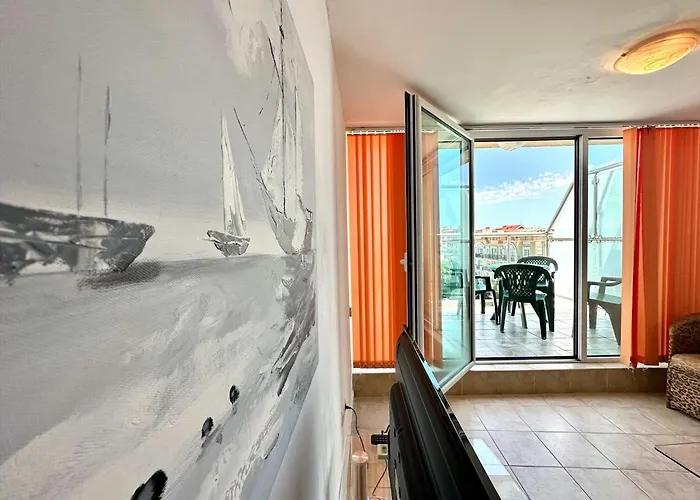 Julia Family - Menada アパート