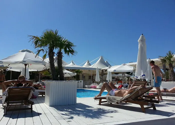 Julia Family - Menada サニービーチ