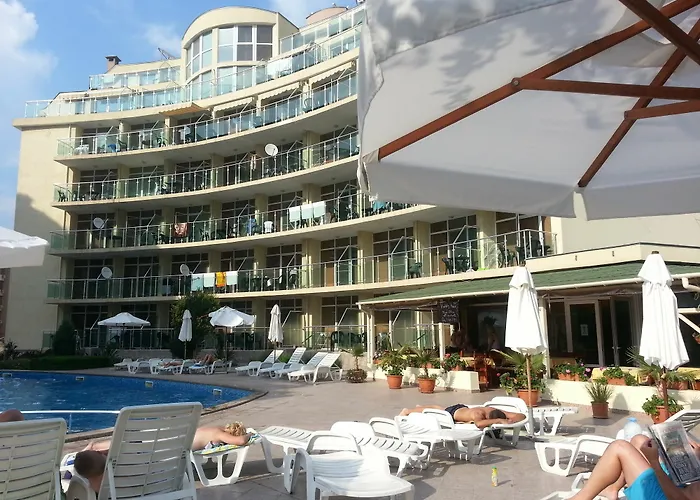 Julia Family - Menada アパート *