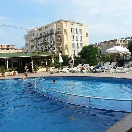 Julia Family - Menada *