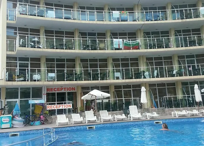 Julia Family - Menada